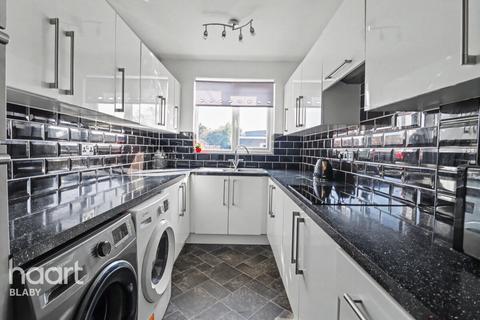3 bedroom semi-detached house for sale, Little Glen Road, Leicester