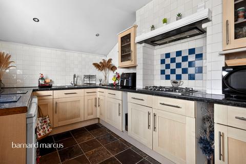 2 bedroom flat for sale, St. James's Park, Croydon