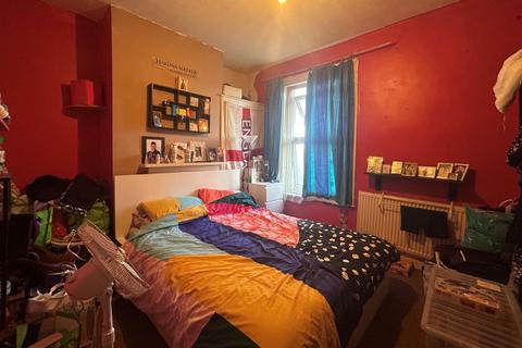 3 bedroom terraced house for sale, 32 Station Road, Strood, Rochester, Kent, ME2 4BG
