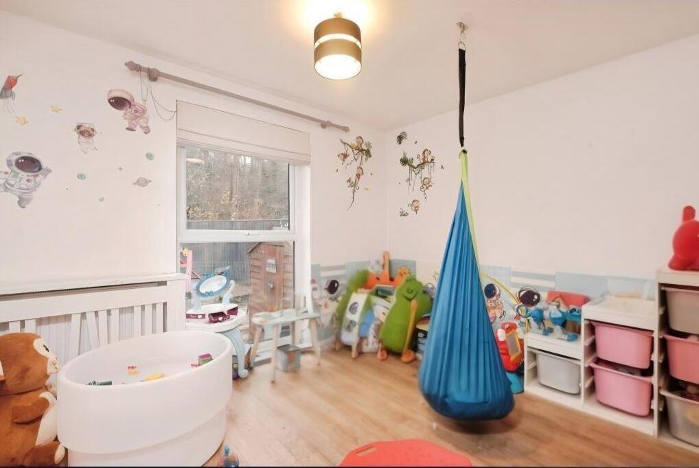 Playroom bedroom 4.JPG