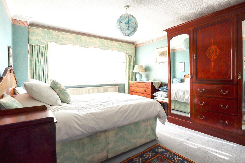 Bedroom 1 (2).jpg