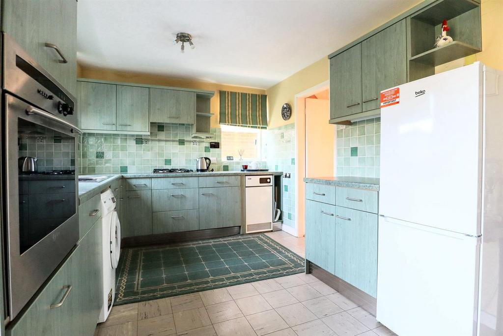 Kitchen (2).jpg