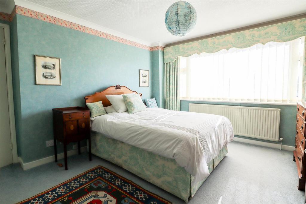Bedroom 1.jpg