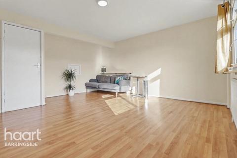 3 bedroom maisonette to rent, Civic Way, ILFORD