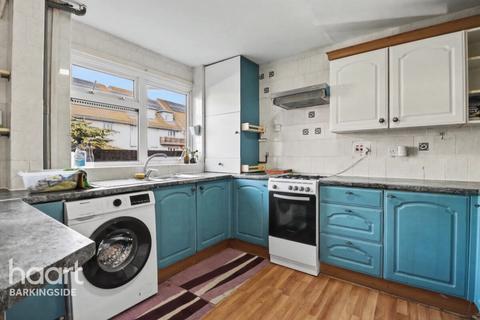 3 bedroom maisonette to rent, Civic Way, ILFORD
