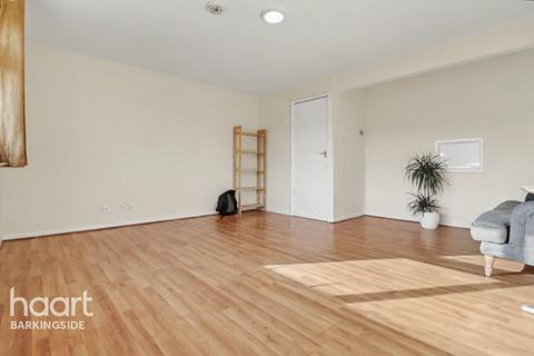 3 bedroom maisonette to rent, Civic Way, ILFORD