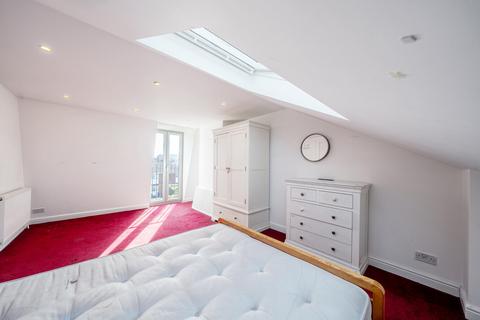 3 bedroom flat for sale, Smallwood Road, Tooting, London, SW17