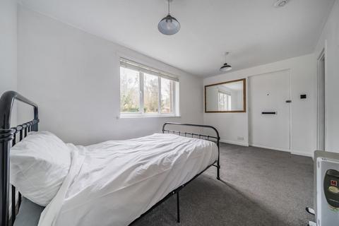 undefined, Hawkwell, Fleet GU52