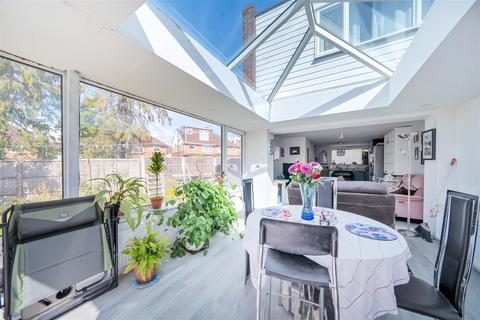 2 bedroom end of terrace house for sale, Maytree Close, Edgware