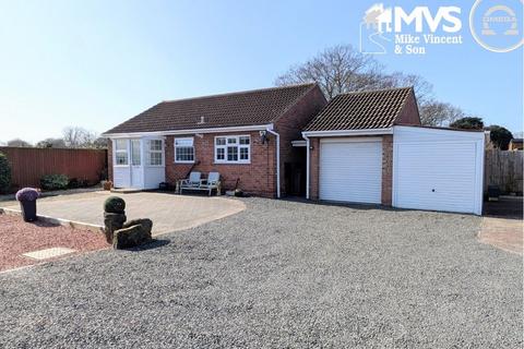 2 bedroom bungalow for sale, Litchfield Close, Clacton-on-Sea