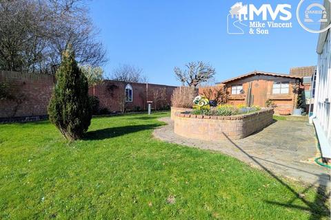 2 bedroom bungalow for sale, Litchfield Close, Clacton-on-Sea
