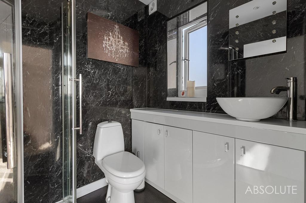 En suite shower room