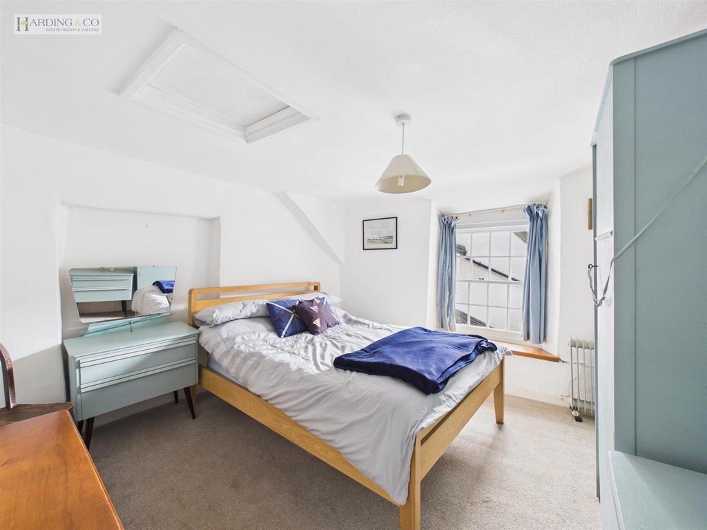 Bedroom 1.jpg