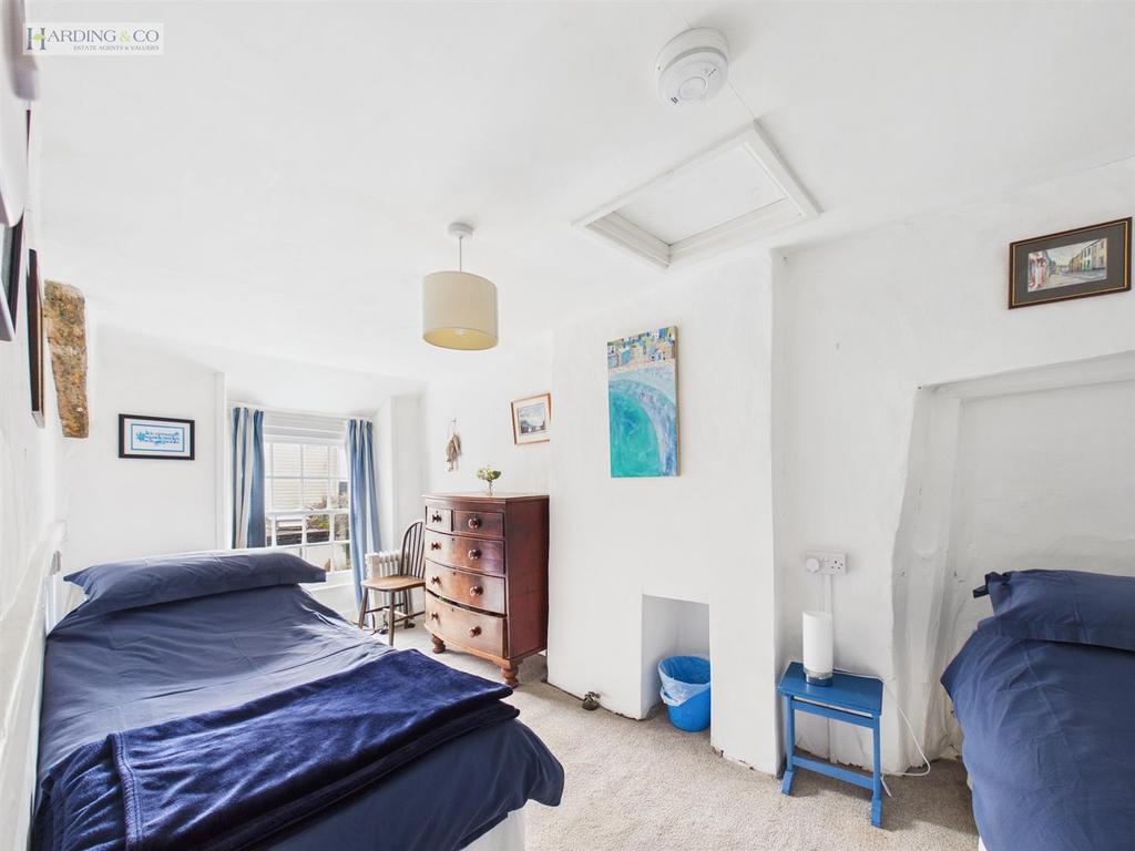 Bedroom 2 (2).jpg