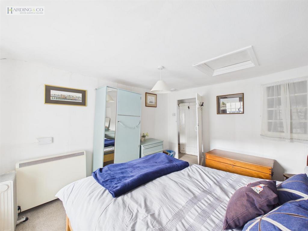 Bedroom 1 (2).jpg