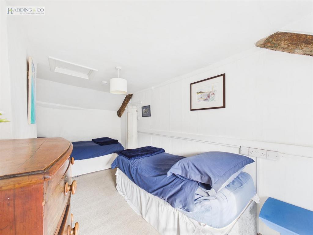 Bedroom 2 (3).jpg