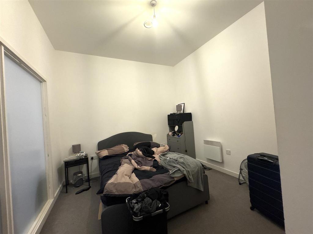 Bedroom Pic 1.jpg