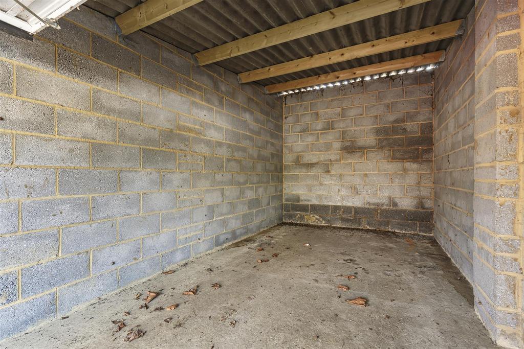 James anderson-garage 3  25 lytton grove  3 .JPG