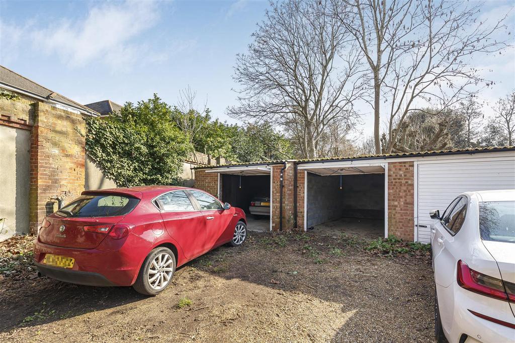 James anderson-garage 2  25 lytton grove   5 .JPG