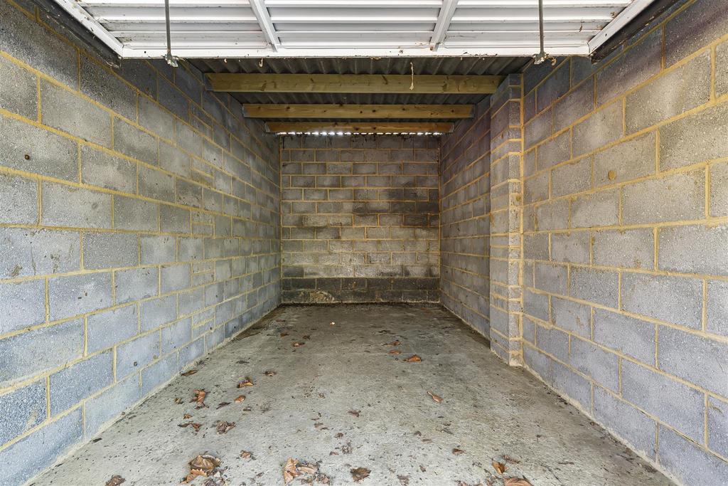 James anderson-garage 3  25 lytton grove  2 .JPG
