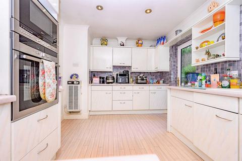 4 bedroom detached house for sale, Beechwood Park, Hemel Hempstead