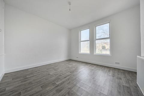 3 bedroom flat for sale, Clive Road, West Dulwich, London, SE21