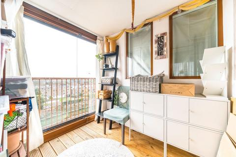 1 bedroom flat for sale, Kenneth Way, London W5