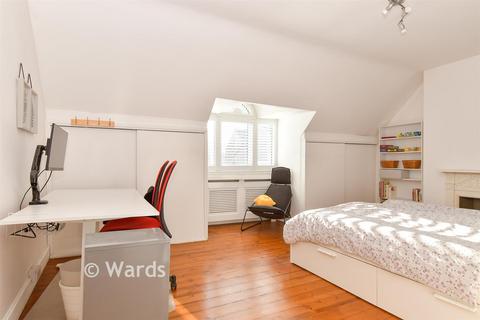 3 bedroom maisonette for sale, High Street, Rochester ME2