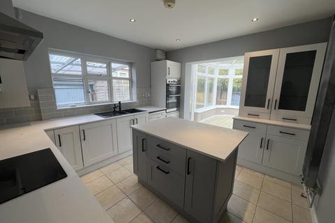 3 bedroom detached house to rent, Rodney Avenue, Tonbridge, TN10