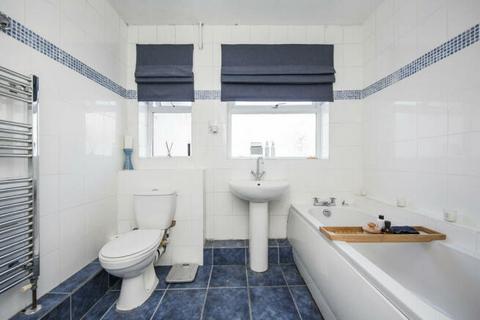 3 bedroom detached house to rent, Rodney Avenue, Tonbridge, TN10