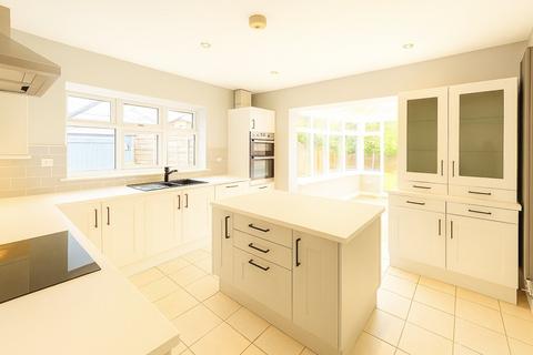 3 bedroom detached house to rent, Rodney Avenue, Tonbridge, TN10