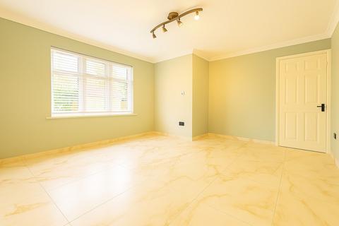 3 bedroom detached house to rent, Rodney Avenue, Tonbridge, TN10