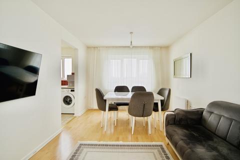 2 bedroom flat for sale, Buxton Close, London, N9