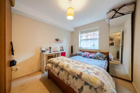 2 bedroom flat for sale, Massingberd Way, Tooting Bec, London, SW17