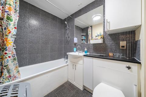 2 bedroom flat for sale, Massingberd Way, Tooting Bec, London, SW17