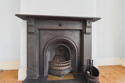2 bedroom flat for sale, Edendale Terrace, Gateshead NE8