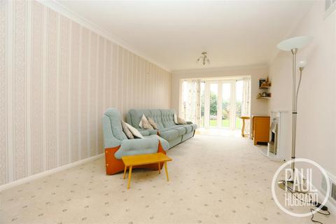 3 bedroom detached house for sale, Chichester Drive, Oulton Broad, NR33