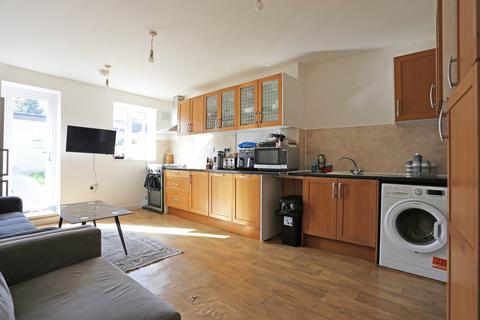 5 bedroom terraced house to rent, Oval Road North, Dagenham, RM10