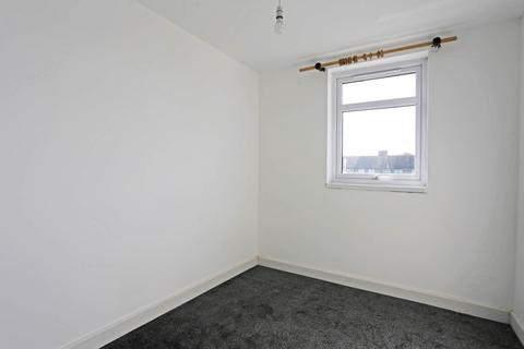5 bedroom terraced house to rent, Oval Road North, Dagenham, RM10