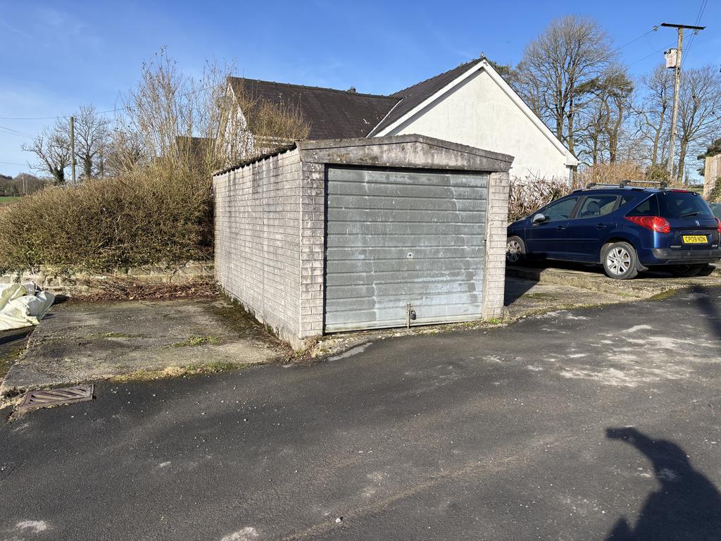 Detached garage