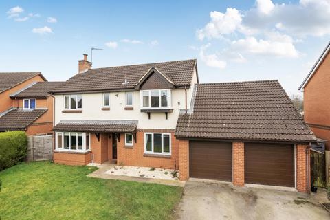 4 bedroom detached house for sale, Bishopdale Drive, Collingham, Wetherby