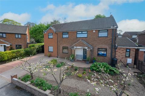 4 bedroom detached house for sale, Woolgreaves Garth, Wakefield, West Yorkshire