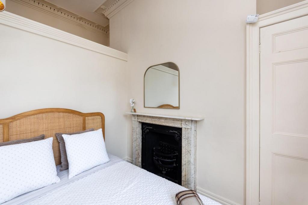 First Floor Flat, 3 Bedford Street, Bath BA1 6 AD-1