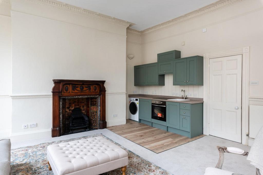 First Floor Flat, 3 Bedford Street, Bath BA1 6 AD-3
