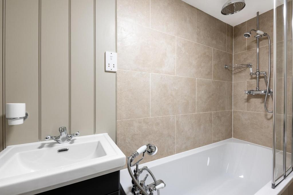 First Floor Flat, 3 Bedford Street, Bath BA1 6 AD-7