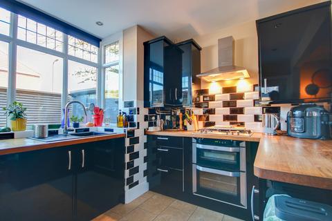 4 bedroom detached house for sale, GUIDE PRICE £400,000 - £425,000! SHOLING! NO CHAIN! STUNNING GARDEN!