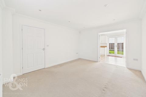 3 bedroom semi-detached house for sale, Pightle Close, Bradwell, Great Yarmouth