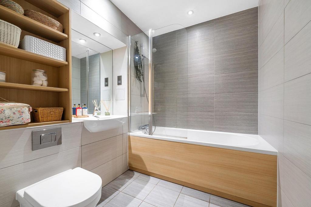 Bathroom.JPG