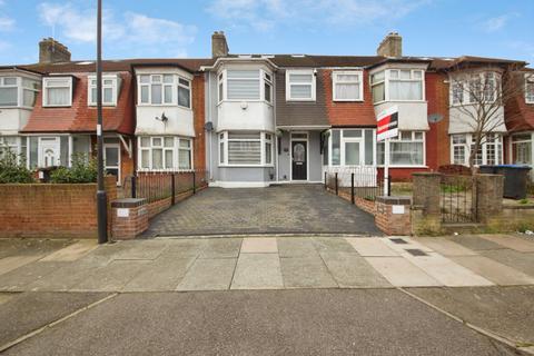 4 bedroom terraced house for sale, Kendal Avenue, London, N18