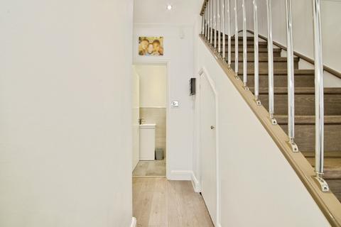 4 bedroom terraced house for sale, Kendal Avenue, London, N18
